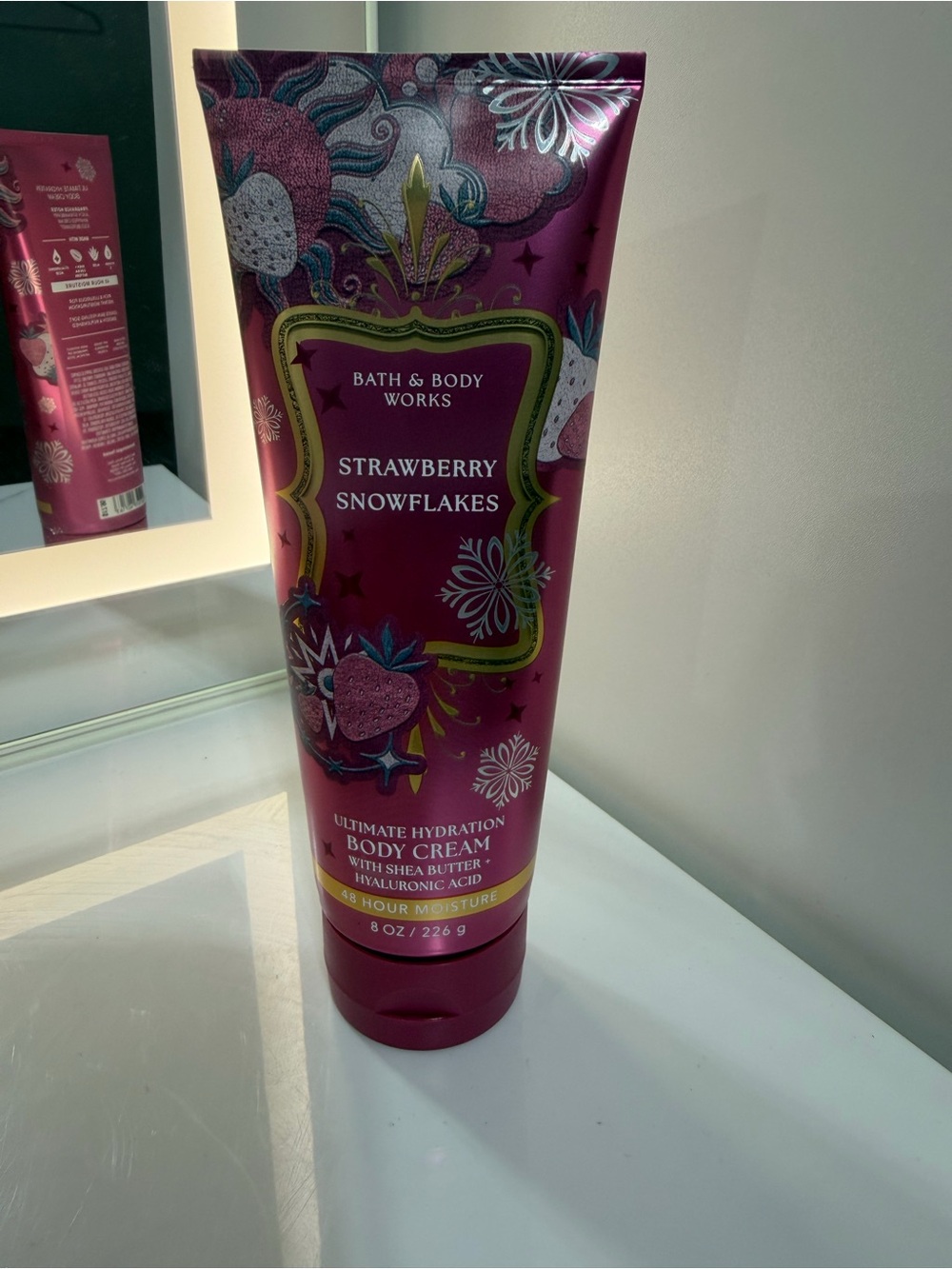 Bath & Body Works Strawberry Snowflakes Body Cream - Deep Magenta